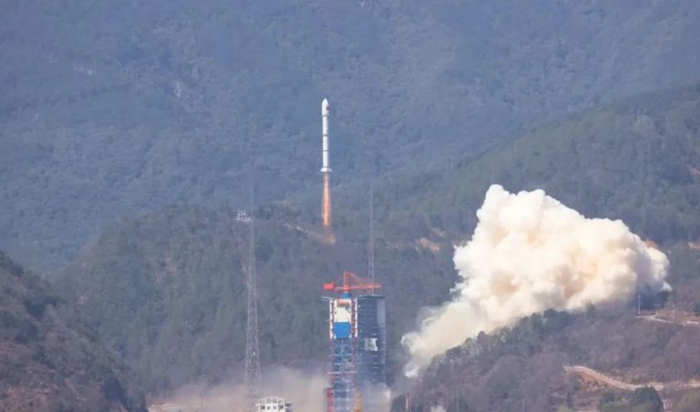 China launches test satellites for broadband constellation_6226110763d8c.jpeg