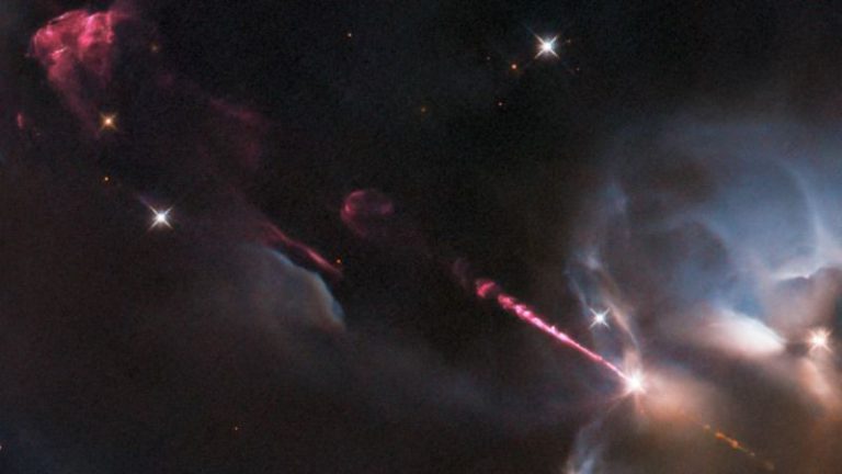 Hubble telescope captures spectacular laser-like jet from infant star (photo)_622f3f8f4d93c.jpeg