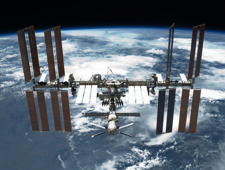 NASA advances plan to commercialize International Space Station_621e3c052ce2b.jpeg