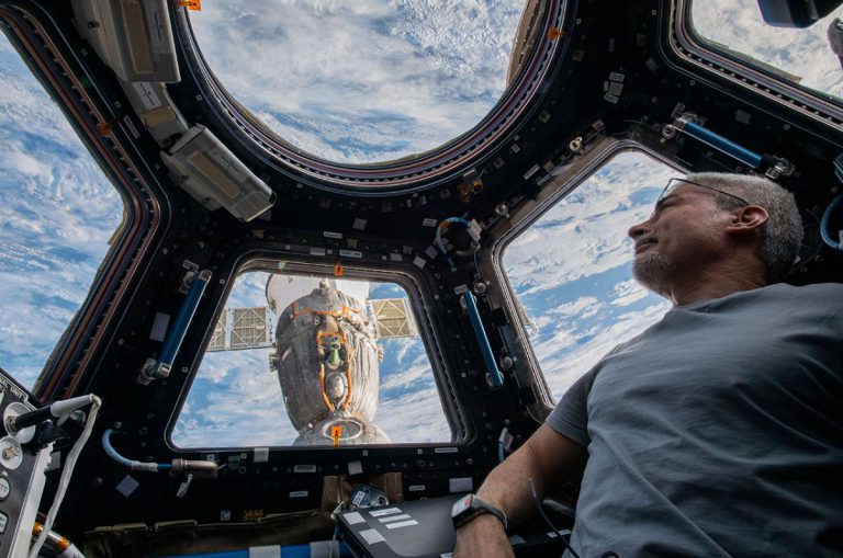 NASA astronaut Mark Vande Hei breaks record for longest US spaceflight_6230978b33f11.jpeg