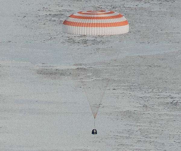 Russian, US ISS record-holders return to earth_624455edd824c.jpeg