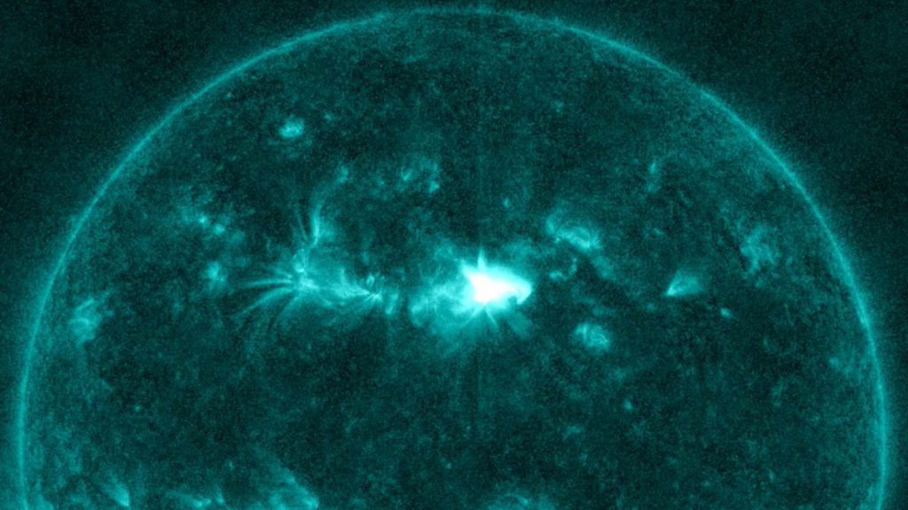 Sun erupts with 17 flares from single sunspot, sending solar storms toward Earth_62447da994823.jpeg