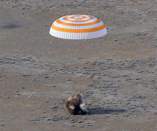 US astronaut and two cosmonauts get down to Earth in a Soyuz capsule_6245a8f9df10b.jpeg