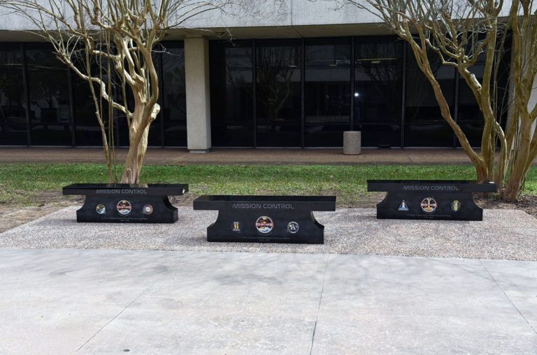 NASA dedicates new benches of honor to veterans of Mission Control_626be3a736a73.jpeg