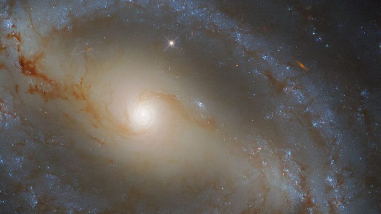 Serpens galaxy slithers through new Hubble photo_624c40dcd7c86.jpeg