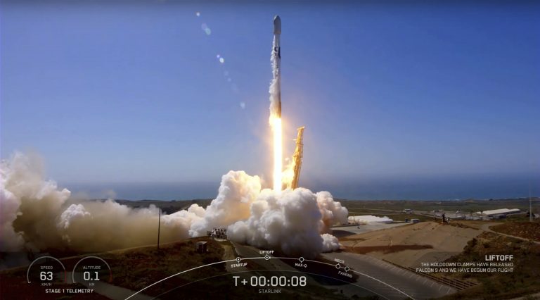 SpaceX launches Starlink satellites from California_627fac7336925.jpeg