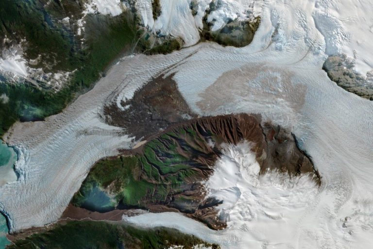 Study finds that landslides can have a major impact on glacier melt and movement_6273cee0e439a.jpeg