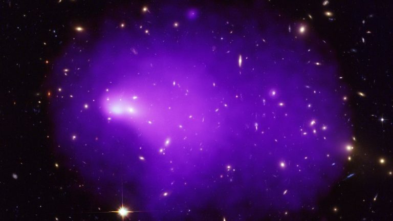 Giant galaxy cluster collision triggers vast shock wave stretching over a million light-years long_62a737962b7b9.jpeg