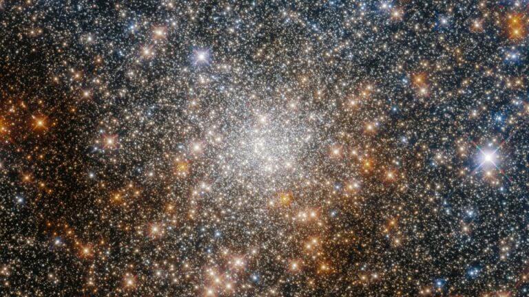 Hubble Space Telescope ‘sea of sequins’ image shows off a star cluster_62b1c3852e4f1.jpeg