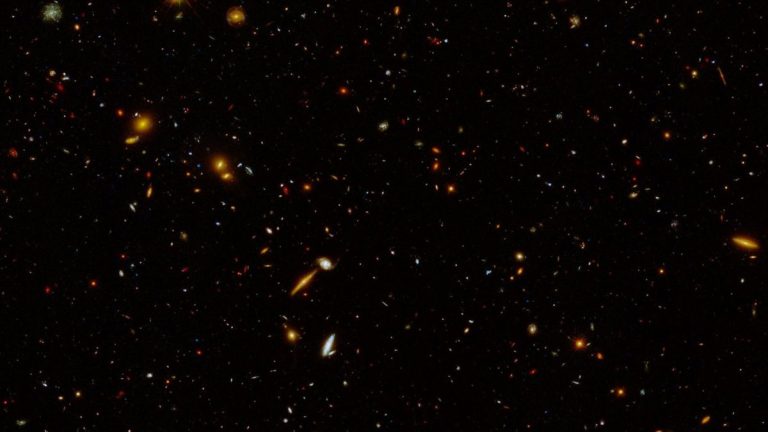 Hubble Space Telescope shows 5,000 ancient galaxies sparkling like confetti_62b0720915bd5.jpeg