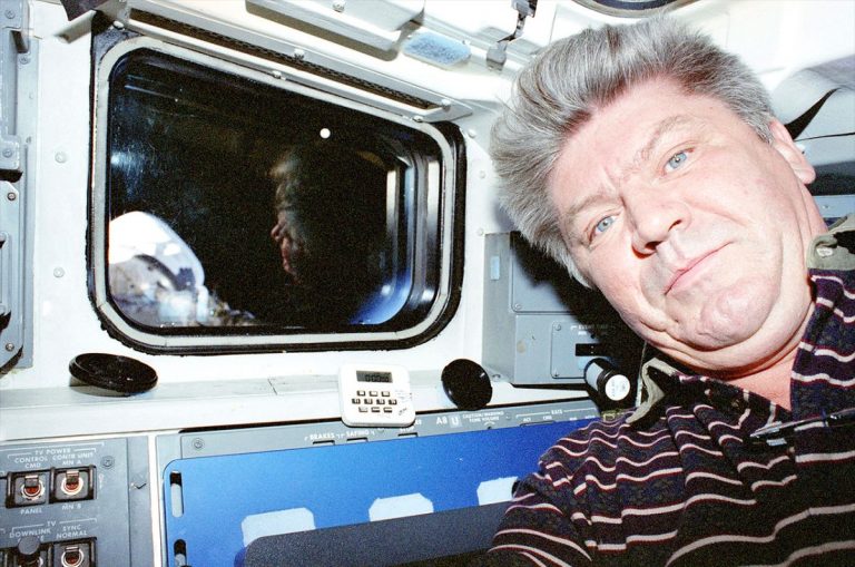 Valery Ryumin, cosmonaut who launched to Salyut and Mir space stations, dies at 82_629f4e925c90d.jpeg