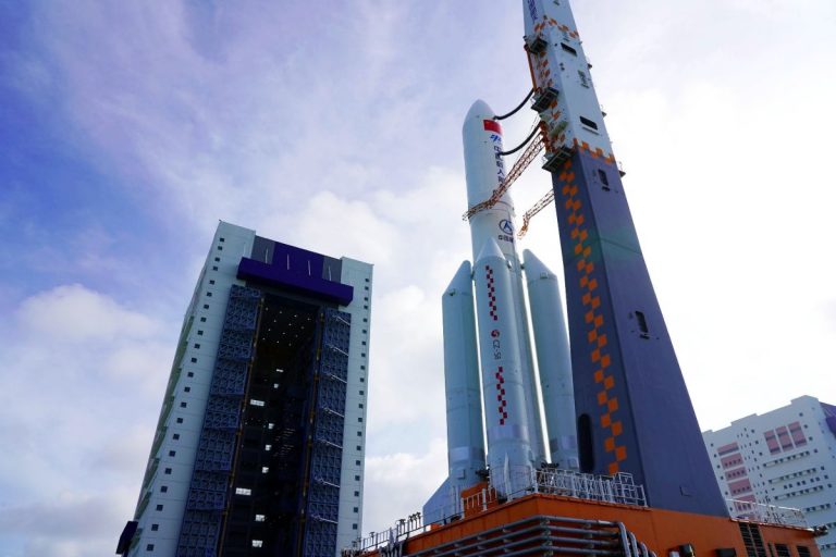 China rolls out rocket to launch Wentian module for Tiangong space station_62d7ffc99900c.jpeg