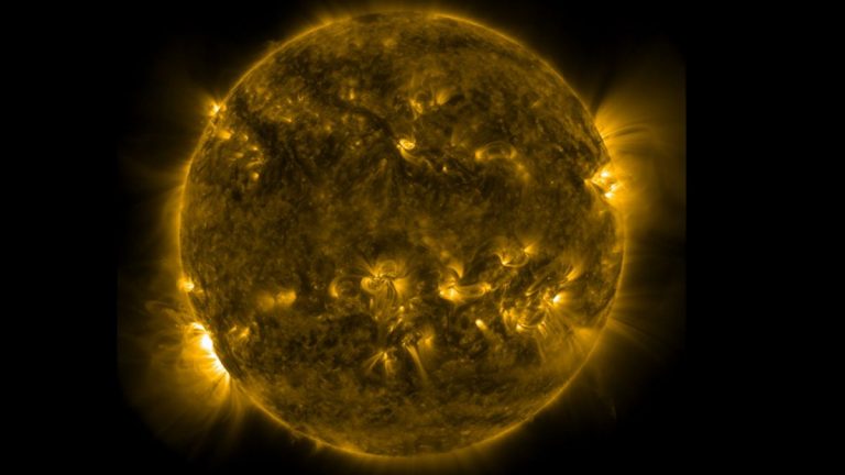 Solar wind blowing from the sun could trigger aurora displays_62d951598d0df.jpeg