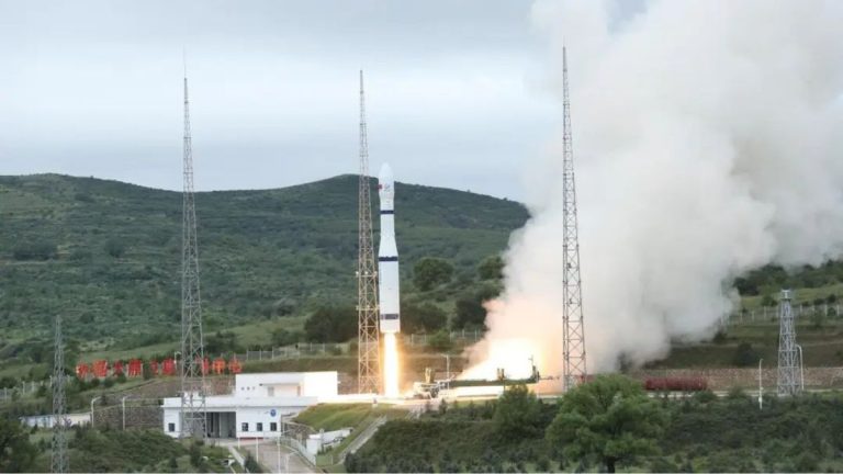 China launches 16 commercial remote sensing and weather satellites_62f651fc3739e.jpeg