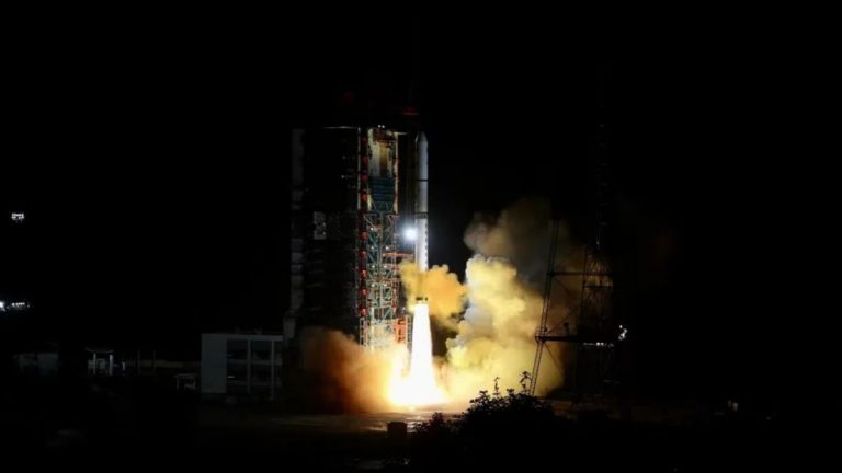 China launches a third group of Yaogan 35 spy satellites_62e922d6bf946.jpeg