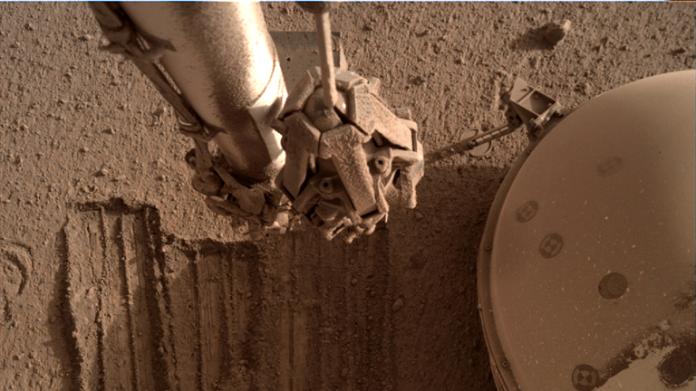 Equatorial Mars is surprisingly dry, NASA’s InSight lander finds_62f65200dc18e.png