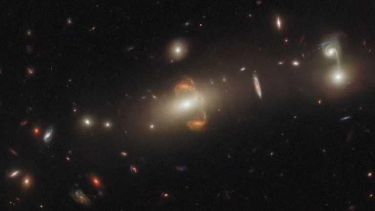 Hubble Space Telescope captures trippy ‘mirror image’ view of distant galaxy_62e922e53dfbd.jpeg