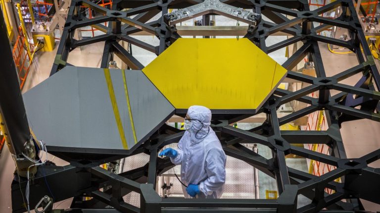 The James Webb Space Telescope makes stunning images thanks to these engineering solutions_62f3aee032e36.jpeg