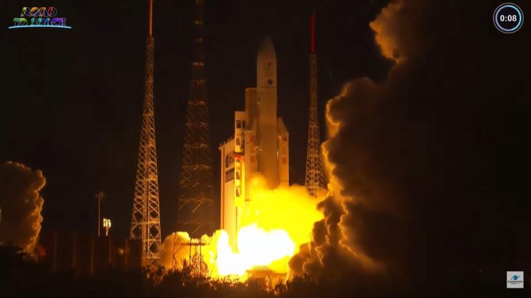 Ariane 5 rocket launches biggest Eutelsat satellite ever_6319e7f2580e3.jpeg