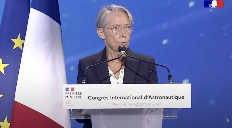 France to increase space spending by 25%_63286337c053b.jpeg