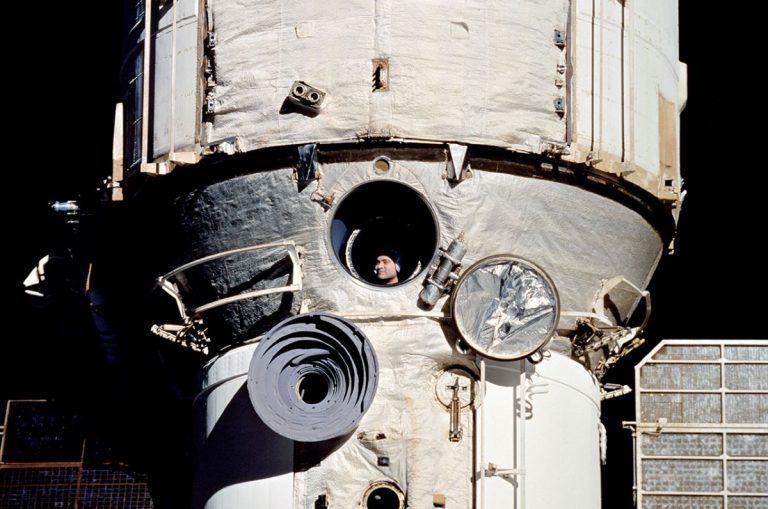 Valery Polyakov, cosmonaut who logged longest space mission, dies at 80_6329ba1216a37.jpeg