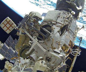 Russia space agency seeking to extend ISS participation past 2024: official_633c3165834c3.jpeg