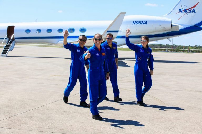 SpaceX Crew-5 astronauts arrive at launch site for Oct. 5 liftoff_63398bdc99190.jpeg