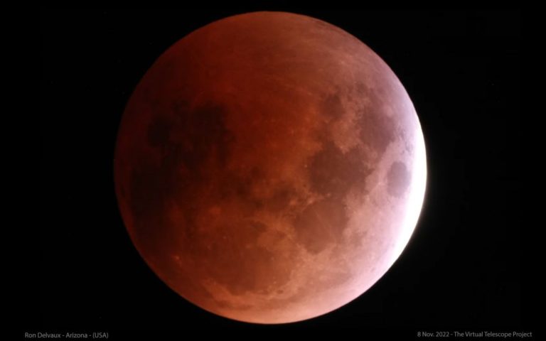 The last Blood Moon lunar eclipse until 2025 is underway! See the first photos here._636a535d8dd25.jpeg