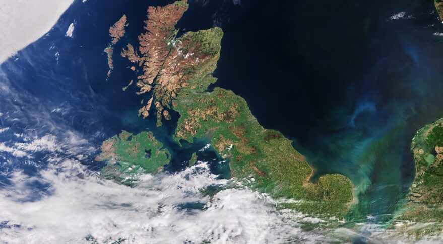 UK grants Starlink and Telesat NGSO licenses_636e4ffa51e04.jpeg