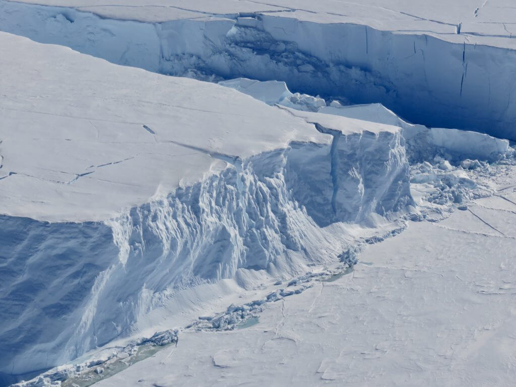 Study identifies new cause of melting Antarctic ice shelves_63a5a1ad2d6ed.jpeg