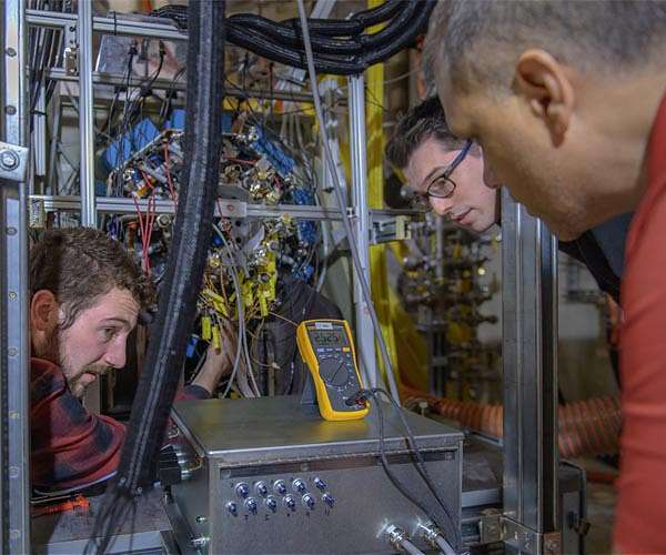 University students test futuristic flight hardware in NASA facility_63b0355f2d2cf.jpeg