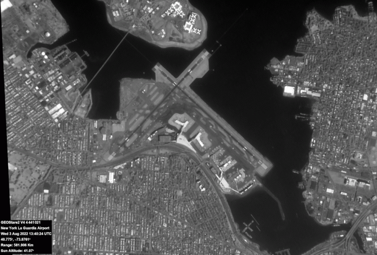 4441021-New-York-La-Guardia-Airport-scaled