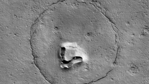 Astonishing Mars crater looks like a bear_63d3cf4a2963f.png