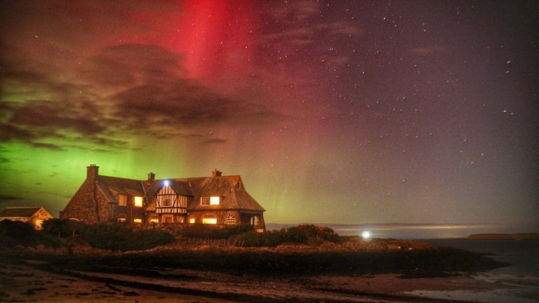 Intense solar storm supercharges auroras over UK and more (photos)_63fdfc14ecbda.jpeg