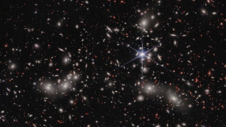 James Webb Space Telescope opens Pandora’s Cluster in stunning image with help from Einstein (video)_63ee29758500d.jpeg