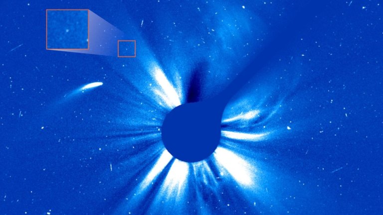 Massive comet hurtling past the sun is chasing its tail_63e39d87f1498.jpeg