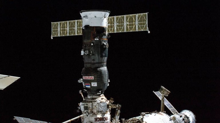 Russian Progress cargo craft at space station springs a leak_63e8e35e6b59b.jpeg