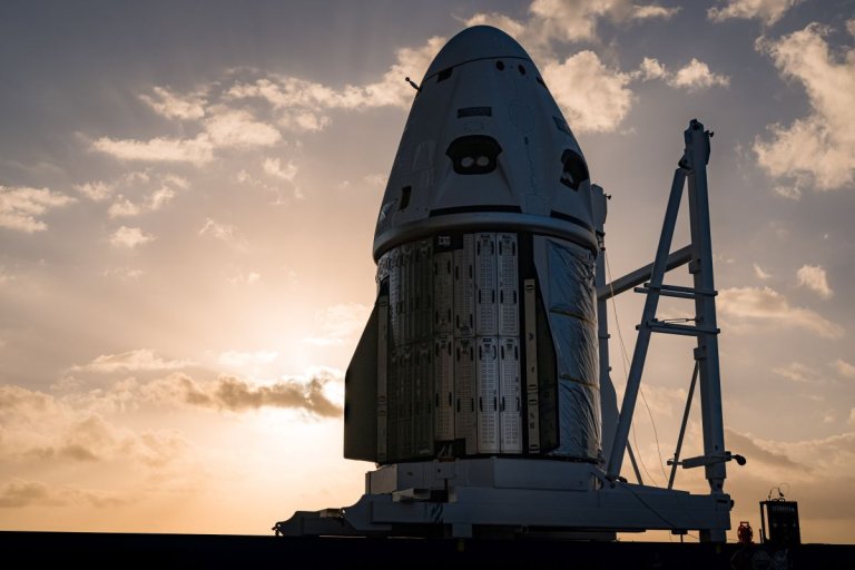 SpaceX Dragon capsule arrives at launch site for Feb. 27 astronaut liftoff (photos)_63f61284f35ce.jpeg