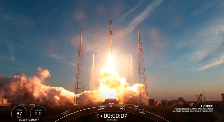 SpaceX launches 1st batch of new ‘V2 mini’ Starlink satellites to orbit_63fdfbe52c178.jpeg