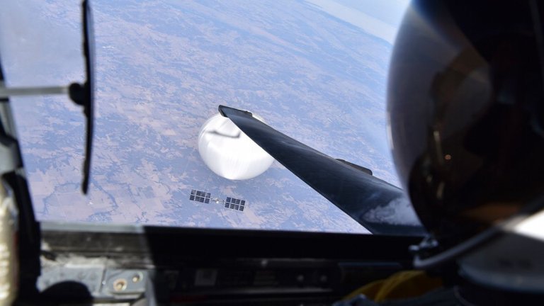 This photo of China’s spy balloon taken from a U-2 reconnaissance plane is absolutely bonkers (video)_63f8b5d89e585.jpeg