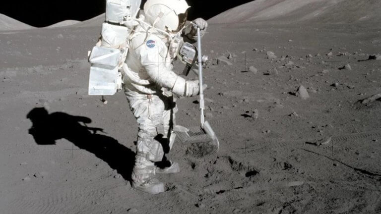 Artemis astronauts may be able to spray away sticky moon dust_6401f0f2936c0.jpeg