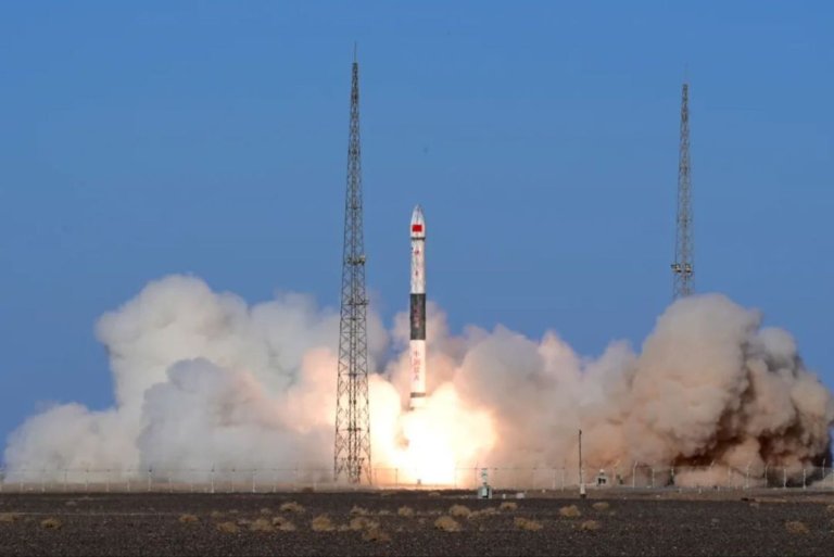 Chinese solid rocket launches 4 weather satellites to orbit (video)_64242681c8aec.jpeg