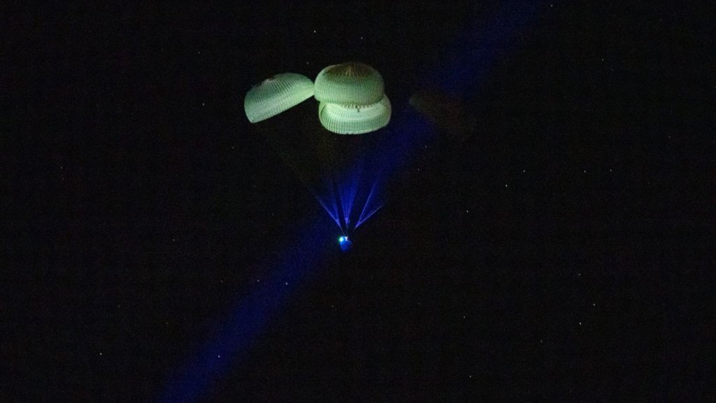 SpaceX Dragon capsule splashes down with Crew-5 astronauts after 157 days in space_640dcd82a0f41.jpeg