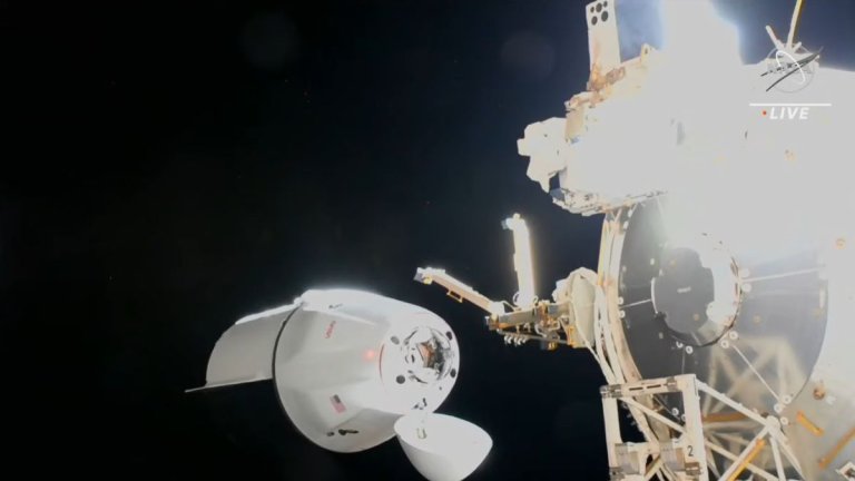 SpaceX Dragon cargo ship arrives at space station with NASA supplies_641313a5c1057.jpeg