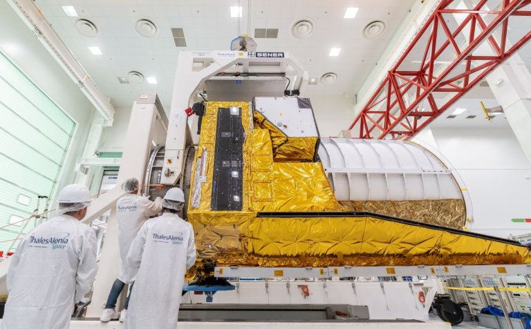 Europe preps dark matter-hunting Euclid spacecraft for trip to Florida launch site (photos)_643aab15db60d.jpeg