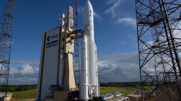 Europe’s JUICE Jupiter mission rolls out to pad for April 13 launch (photos)_6438080f3dfaa.jpeg