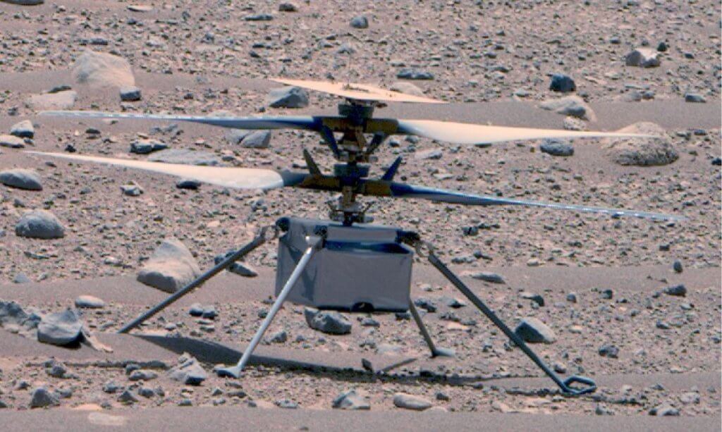 Perseverance Mars rover snaps amazing shot of dusty Ingenuity helicopter (photo)_644300742292c.jpeg