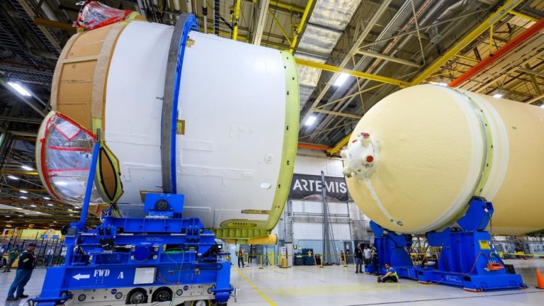 Watch NASA assemble the massive Artemis 2 rocket that will take humans back to the moon (video)_6447450b957e0.jpeg