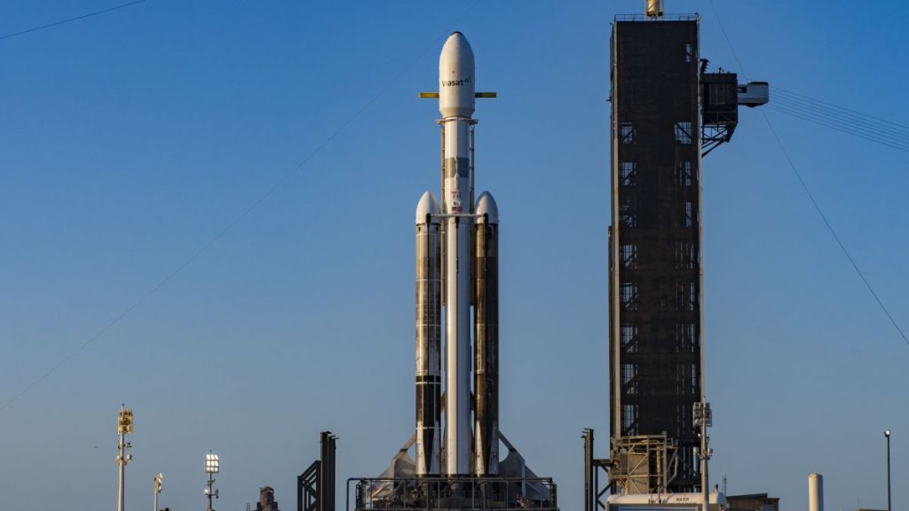 Watch SpaceX’s powerful Falcon Heavy rocket launch today after weather delays_644bce9fa1522.jpeg