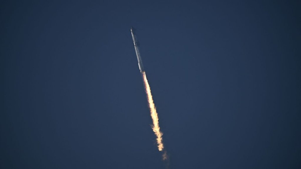 Watching SpaceX’s Starship launch as the world’s largest rocket felt simply unreal (video)_64429677d1bda.jpeg